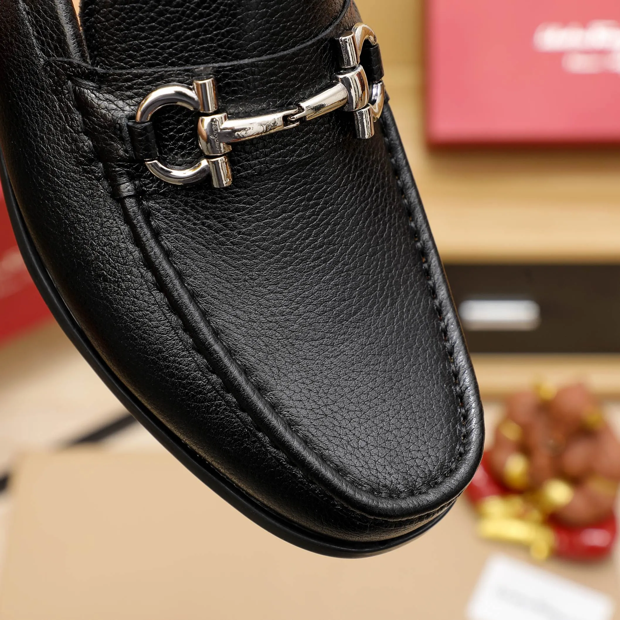 Men's clothing and shoes 💰460 🔥Ferragamo's new men's casual slip-on shoes🇨🇳Official website original 1:1 mold opening, original quality💯Fine workmanship, high-end luxury☘The upper is made of imported Italian first-layer cowhide🌴Luxury🐂leather lining🍓Rubber wear-resistant and non-slip outsole, breathable and comfortable to wear🍍The first choice for high-end men, black, size 38-45